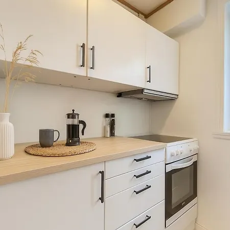 & Quiet By Bryggen - Norwegians Minimum Age 25 * Bergen