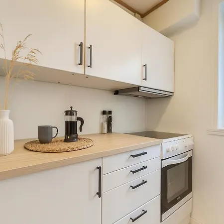 & Quiet By Bryggen - Norwegians Minimum Age 25