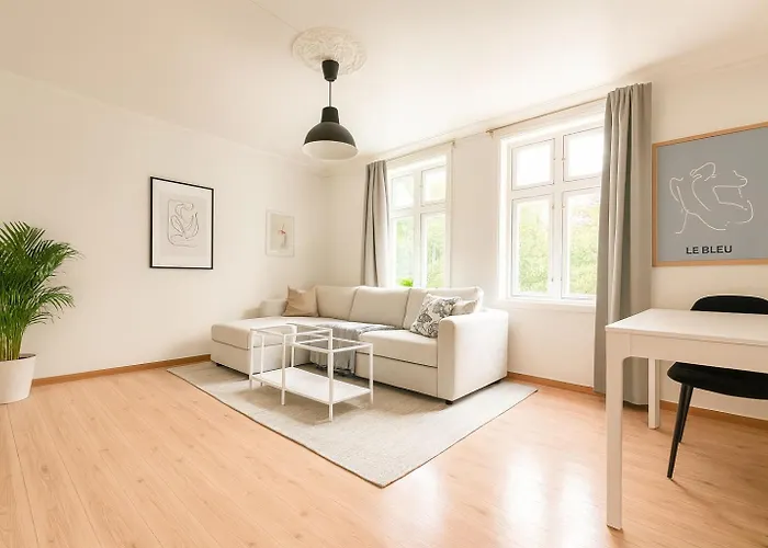 & Quiet By Bryggen - Norwegians Minimum Age 25