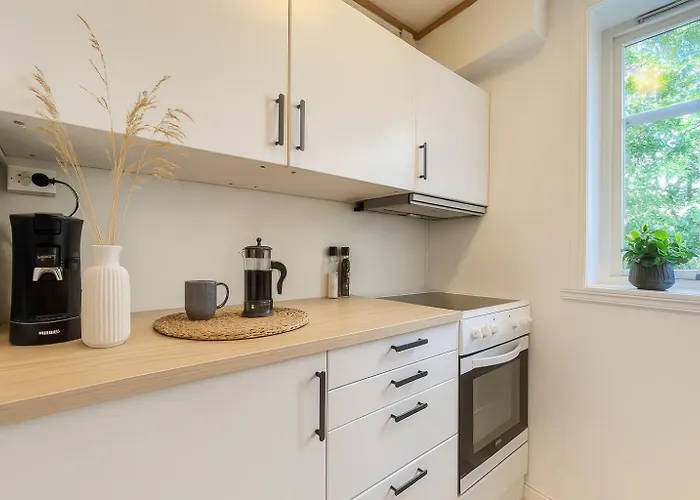 & Quiet By Bryggen - Norwegians Minimum Age 25