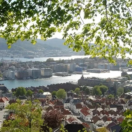 & Quiet By Bryggen - Norwegians Minimum Age 25 *